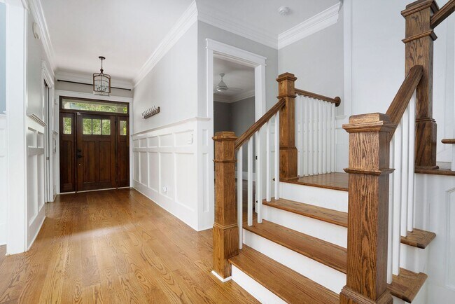Building Photo - 5 bdrm, 5 bath in City of Decatur Schools