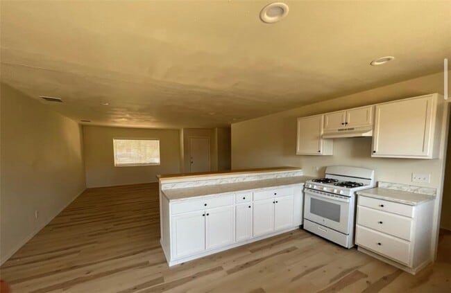 Building Photo - 1055 Hillside Dr