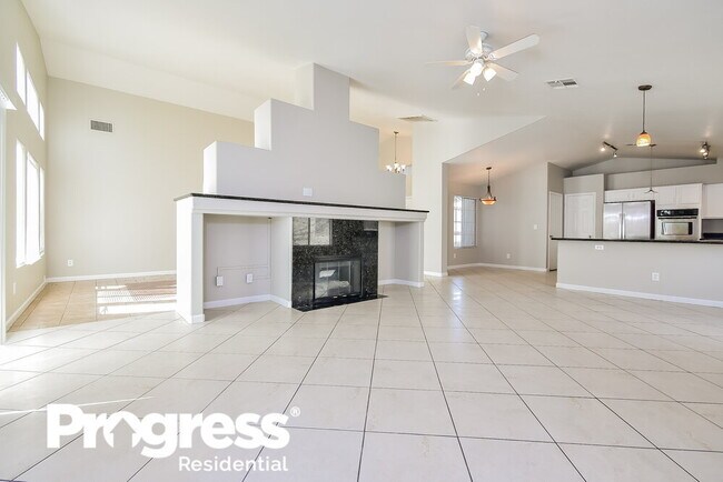 Building Photo - 825 Beefeater Pl