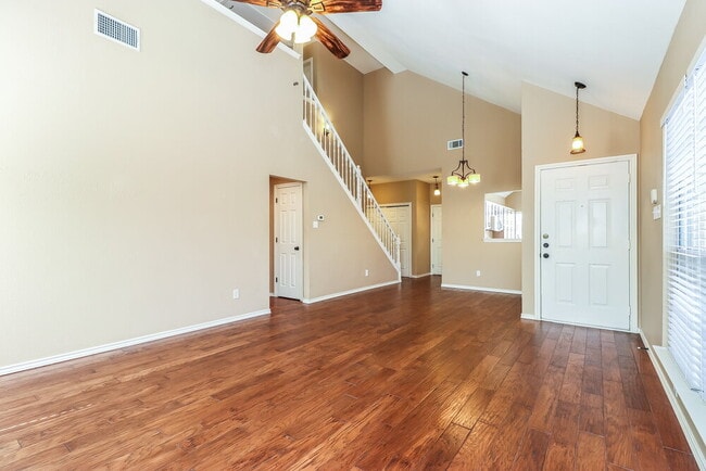 Building Photo - 941 Azalia Dr
