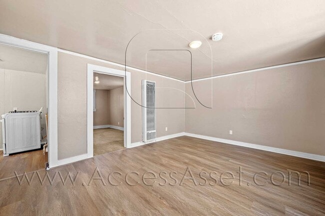 Building Photo - 113 E Kimball Ave