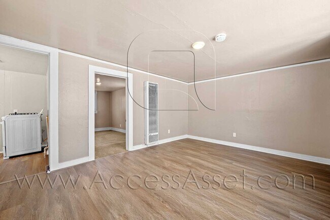 Foto del edificio - 113 E Kimball Ave