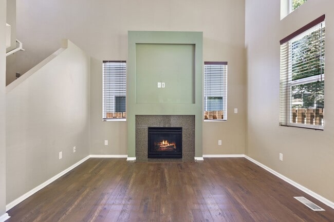 Building Photo - 1094 Ebbets Dr