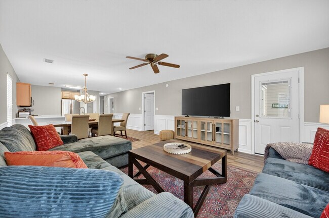 Foto del edificio - 641 Blue Stem Dr