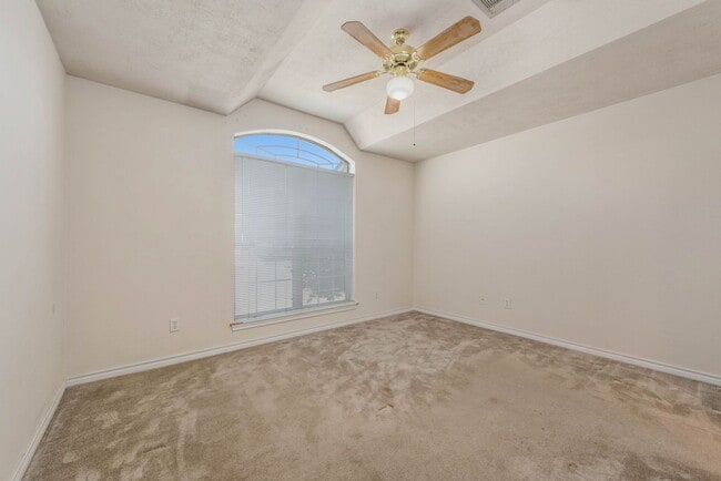 Building Photo - PRE-LEASE August 2026!! Great Location for...