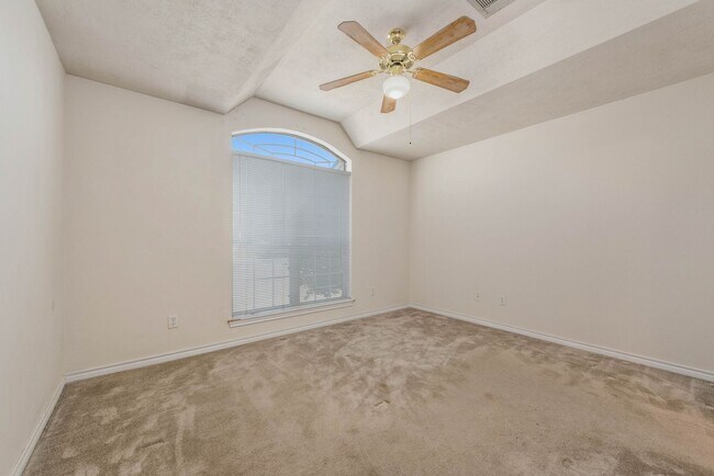 Foto del edificio - PRE-LEASE August 2026!! Great Location for...