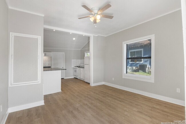Foto del edificio - 2209 N Flores St