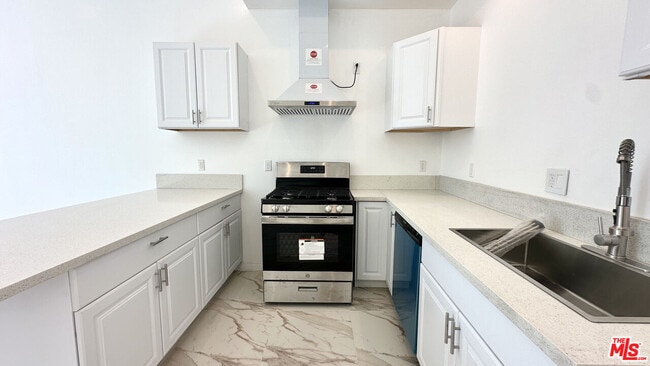 Foto del edificio - 16023 Wyandotte St