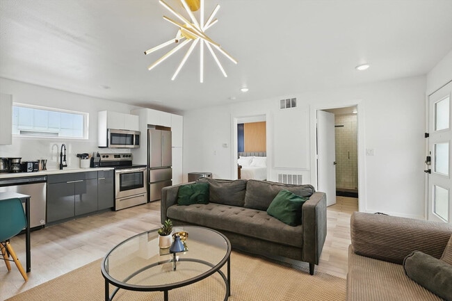 Foto del edificio - 4416 San Jacinto St