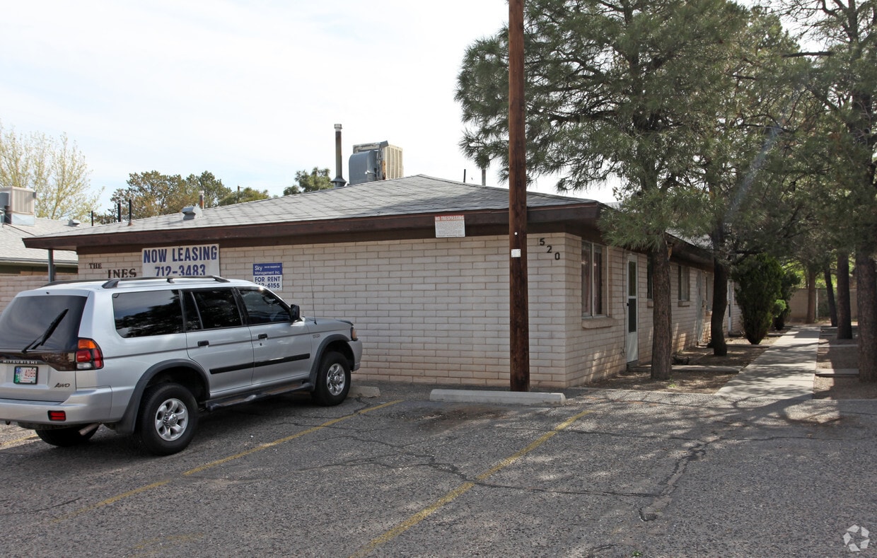 Building Photo - 520-524 Madeira Dr SE