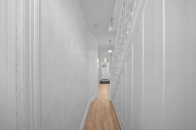 Foto del edificio - 3053 Brereton St