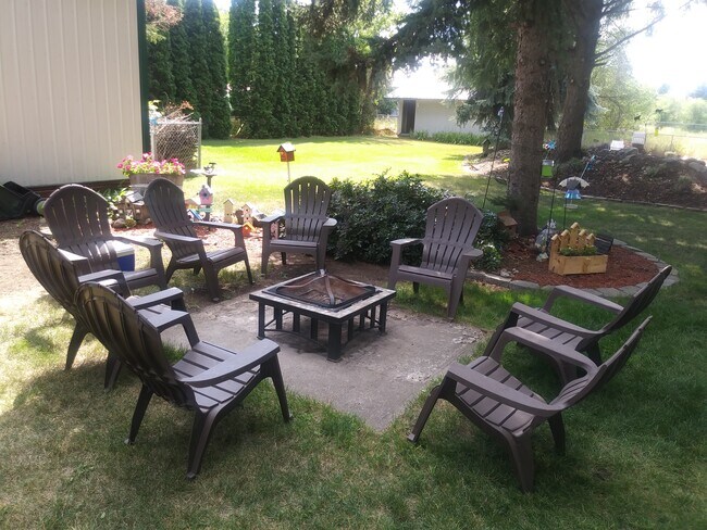 Building Photo - 901 N Locust Rd