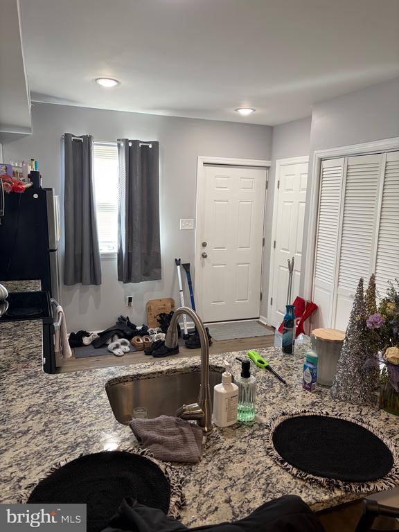 Foto del edificio - 34 Maynard Dr