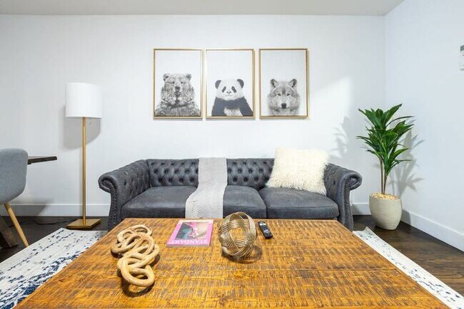 Building Photo - 39-2 Renovated 3BR Prime Hudson Yards Area