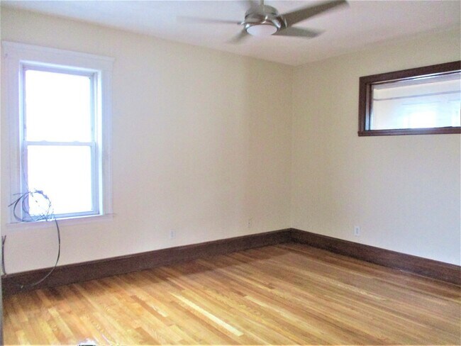 Building Photo - 3 Cufflin St