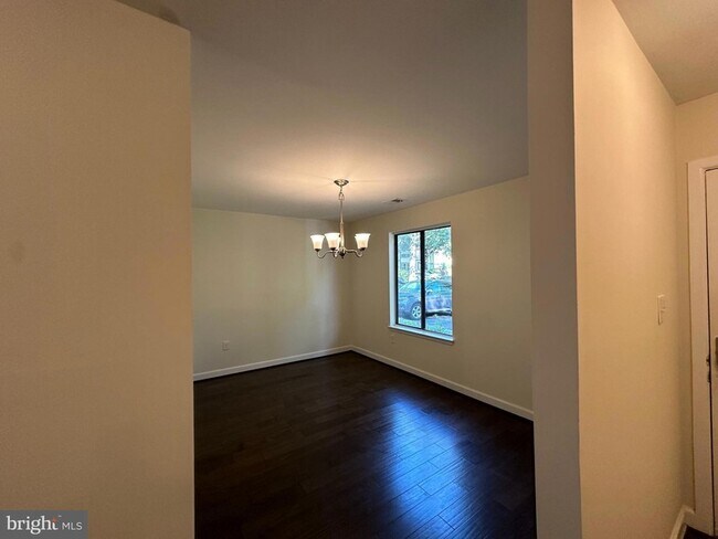 Building Photo - 8806 Ridge Hollow Ct