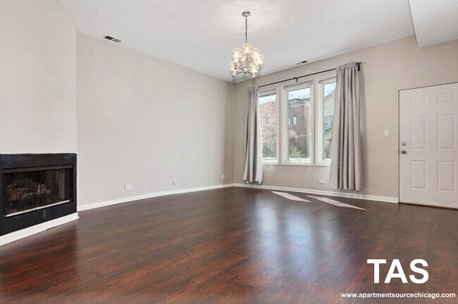 Foto del edificio - 2449 N Marshfield Ave