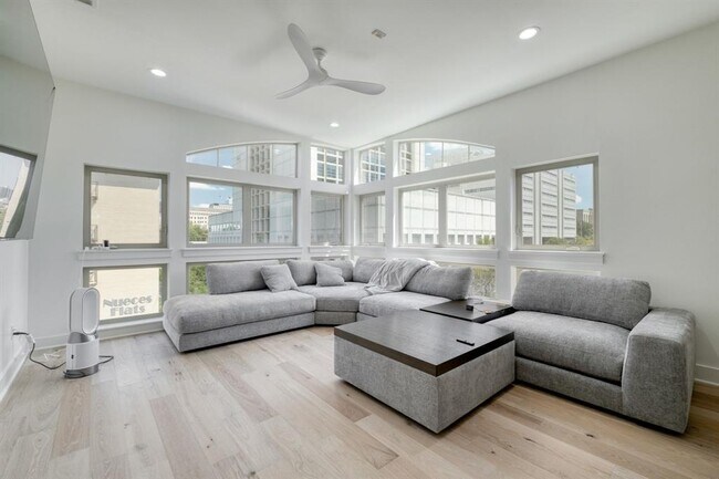 Foto del edificio - 908 Nueces St