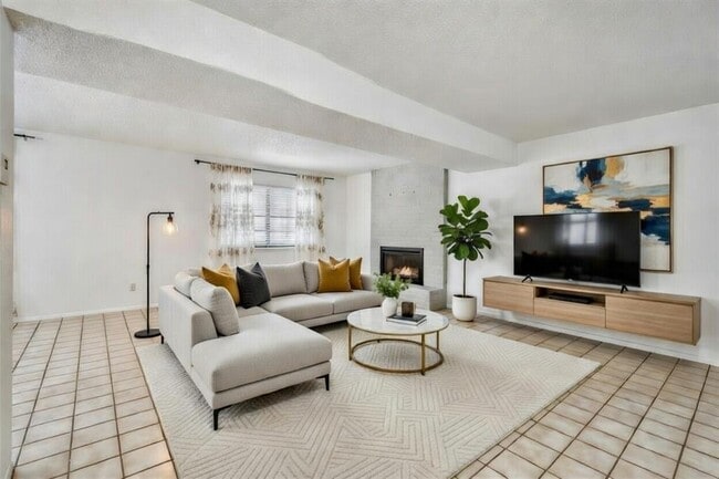 Foto del edificio - 6601 Skycrest Dr