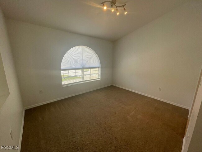 Foto del edificio - 1601 Flora Ave S