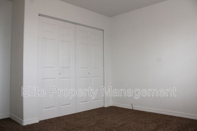 Building Photo - 169 S Stardust Dr