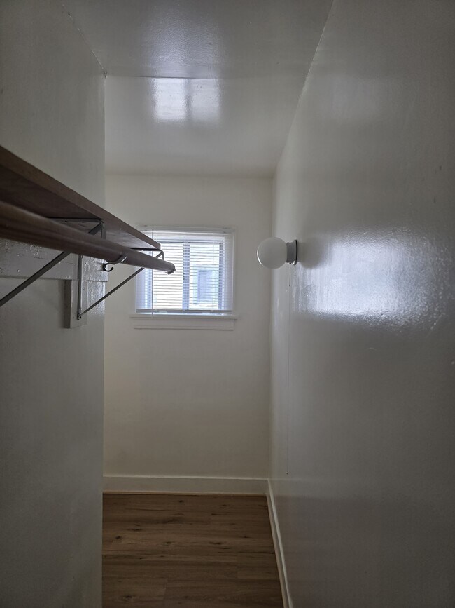 Foto del edificio - 2812 3/4 Hillcrest Dr