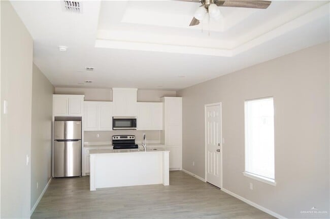Building Photo - 1608 Canelo Dr