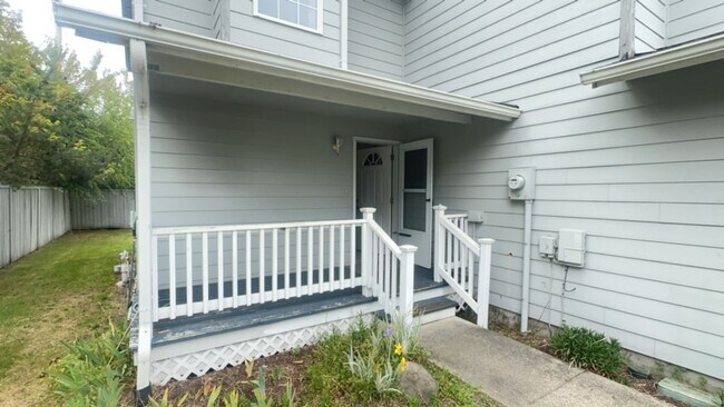 Foto del edificio - 15325-15327 Berry Valley Rd SE