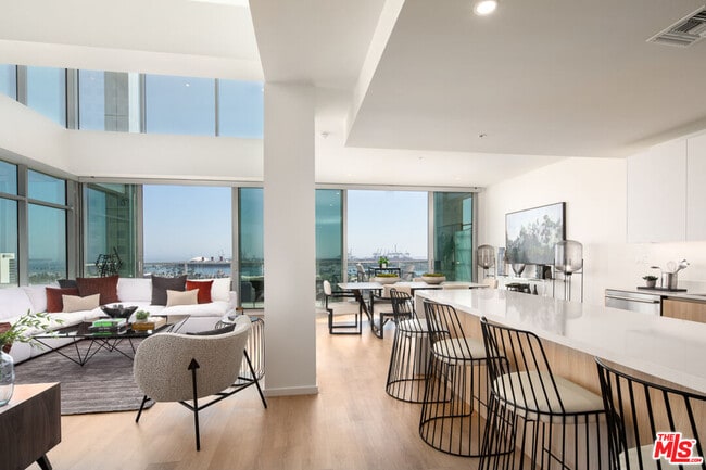 Foto del edificio - 200 W Ocean Blvd