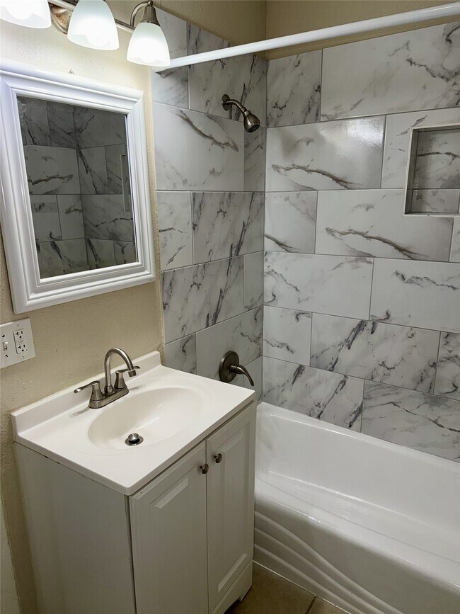 Foto del edificio - 6144 Doulton Dr