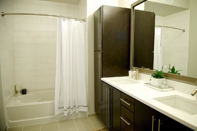 Building Photo - 100 W Hubbard St