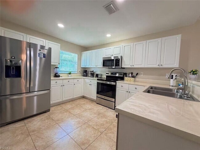 Foto del edificio - 2937 SW 8th Pl