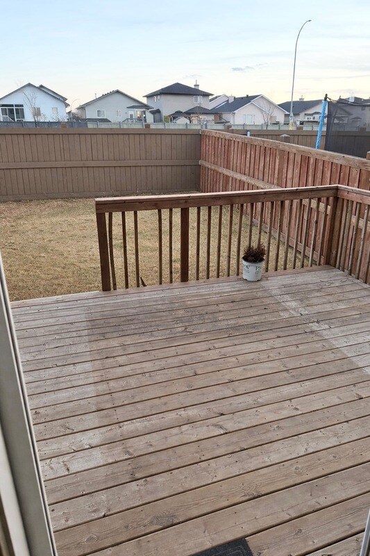 Photo du bâtiment - 6511-167A 167A Ave NW