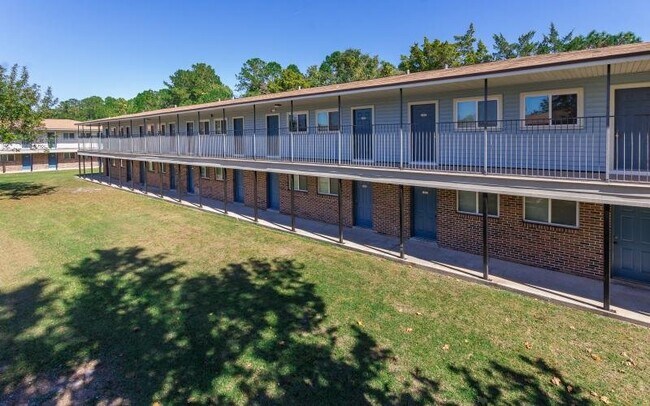 Building Photo - 1809 Debarry Ave