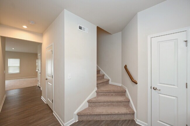 Foto del edificio - Luxury Townhome in a Prime Goodlettsville Location just Minutes to Nashville!
