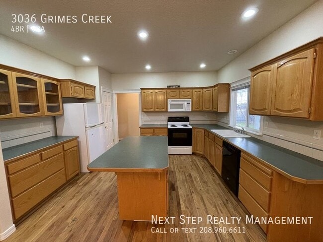Building Photo - 4 Bedroom 2.5 Bath - NO SECURITY DEPOSIT R...