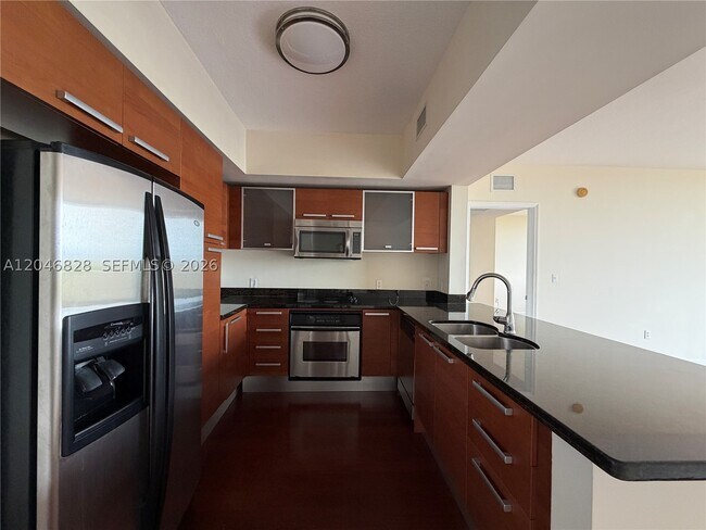 Foto del edificio - 2030 Douglas Rd
