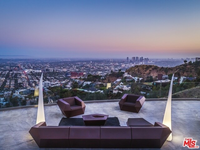 Foto del edificio - 8460 Cole Crest Dr