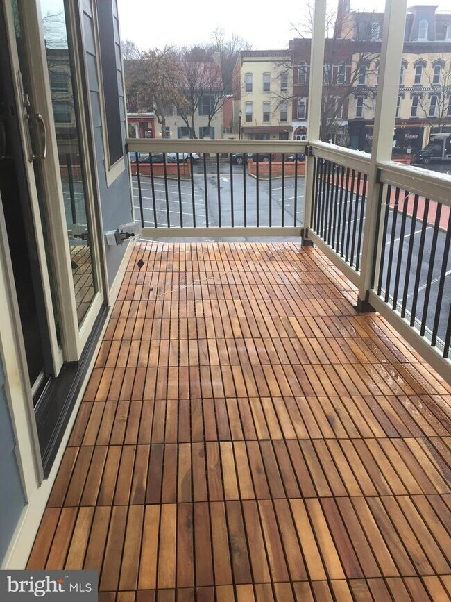 Foto del edificio - 8 W 4th St