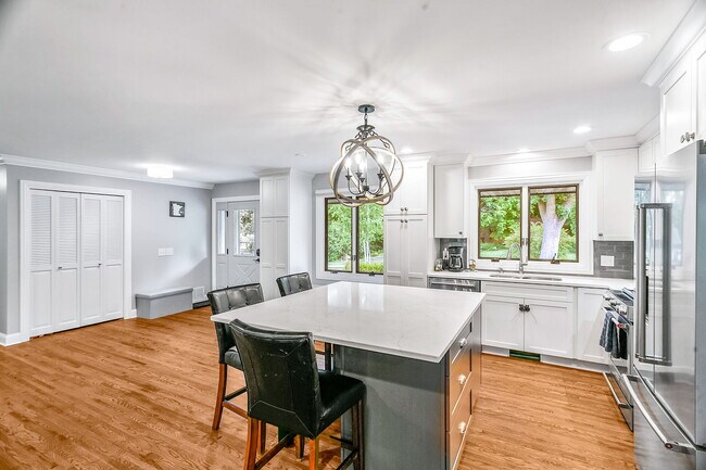 Foto del edificio - 2525 Troy Ln N