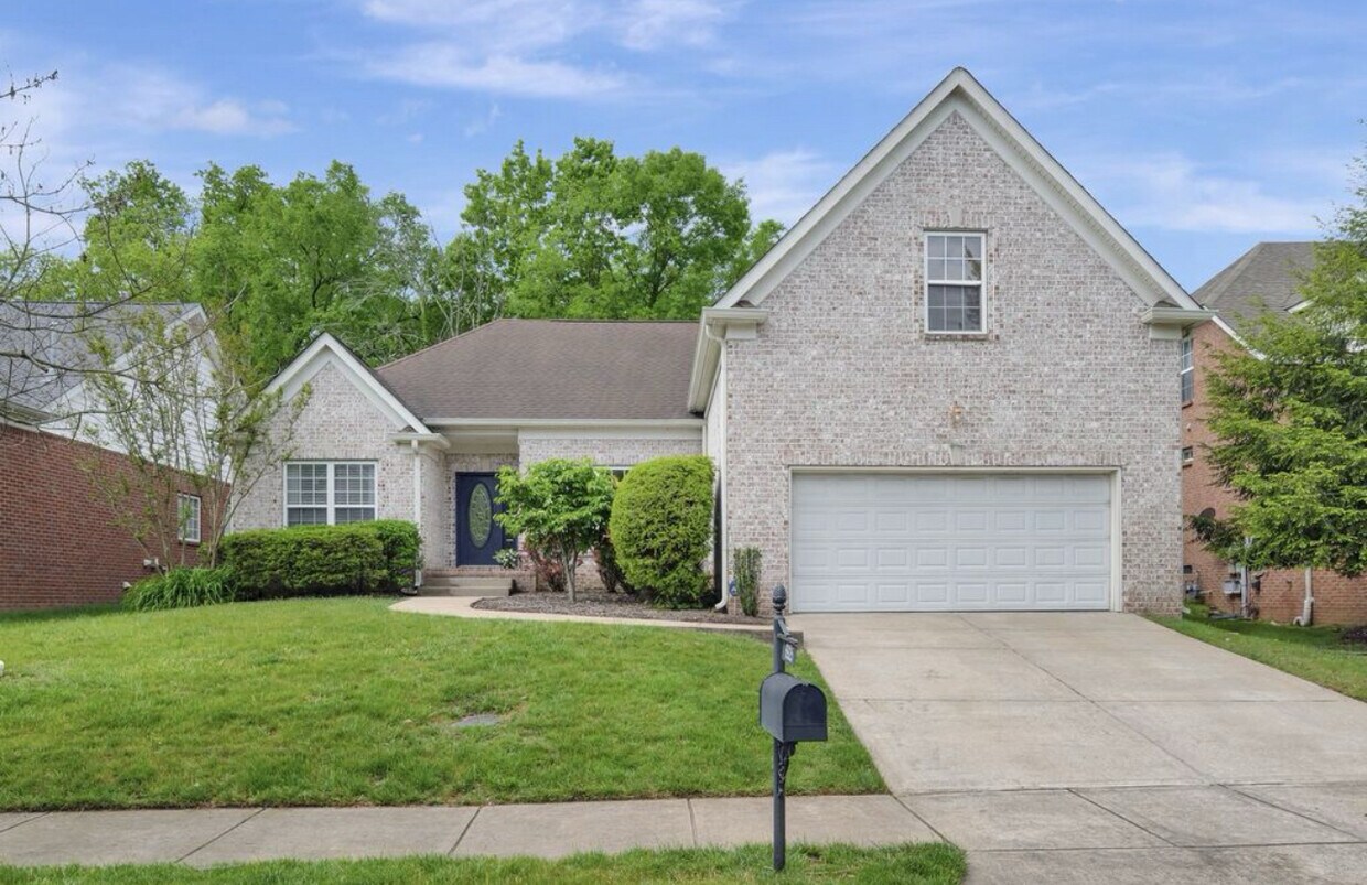 Foto principal - 6925 Sunnywood Dr