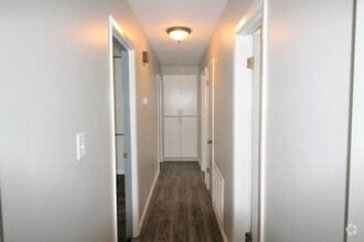 Building Photo - 111 Rhodes Dr