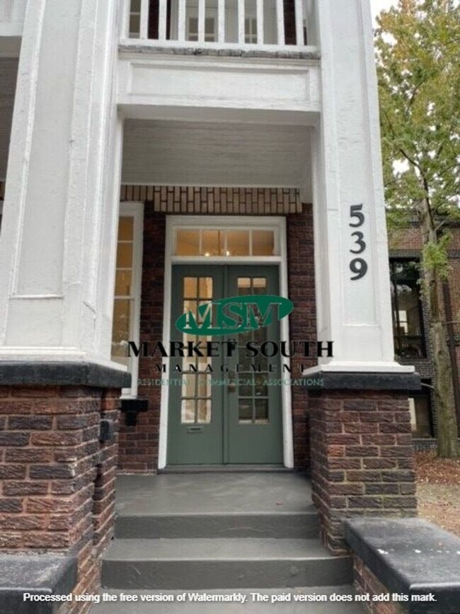 Building Photo - HENRY E 539