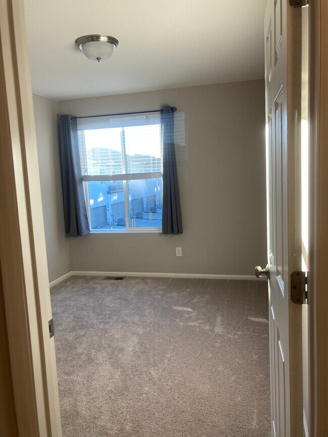 Room #1 - 4773 Memphis St