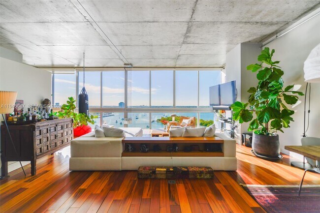 Foto del edificio - 7934 West Dr