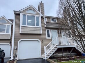 Building Photo - 65 Sandpiper Crescent