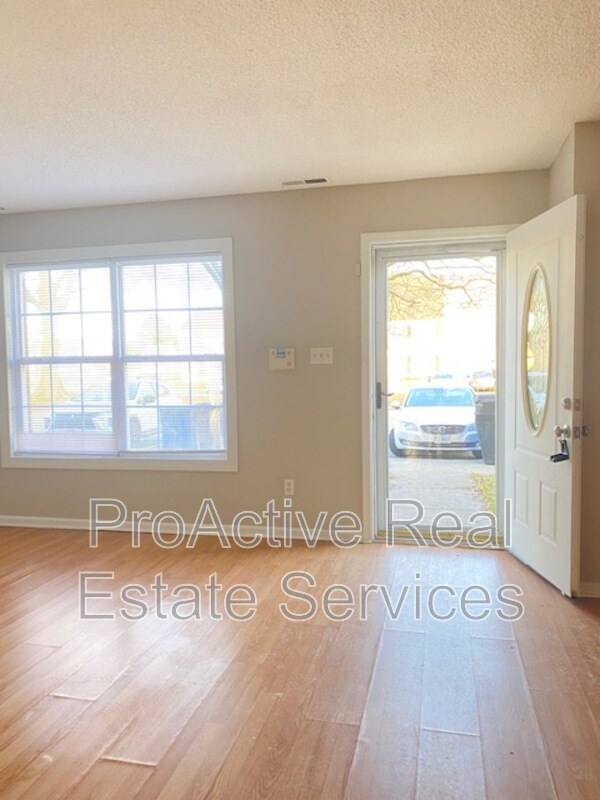 Foto del edificio - 1321 Ruddy Oak Ct