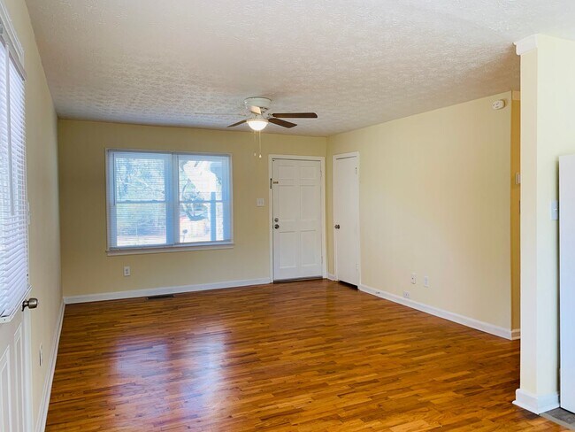 Foto del edificio - Beautiful 3 bedroom 1 bathroom home close to Downtown Newnan! Must see!