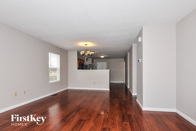 Building Photo - 304 Essex Park Dr