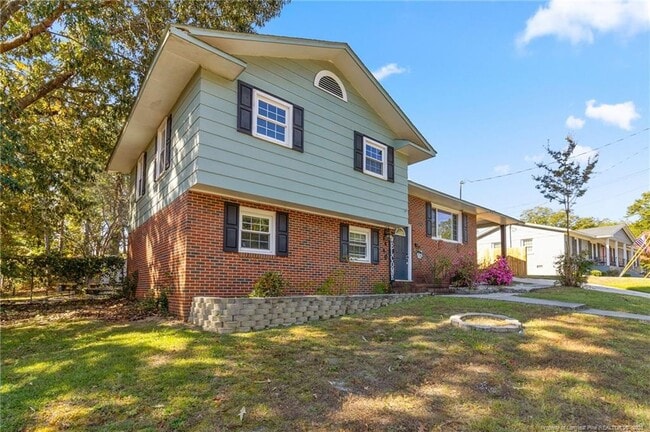 Building Photo - 1440 Marlborough Rd